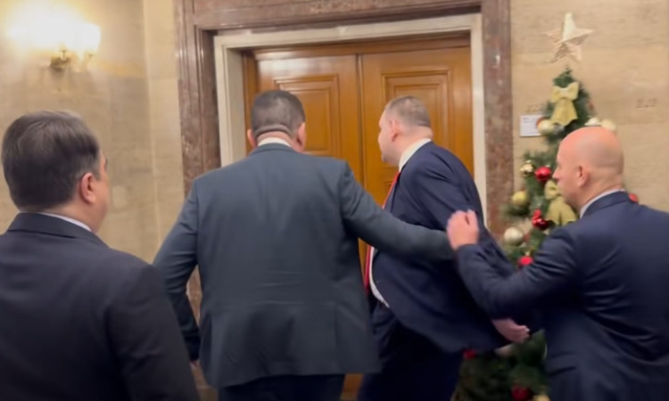 „Да, България” иска забрана НСО да охранява народните представители